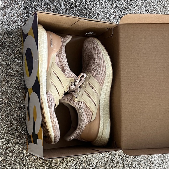 Adidas Women's UltraBOOST - Picture 9 of 10